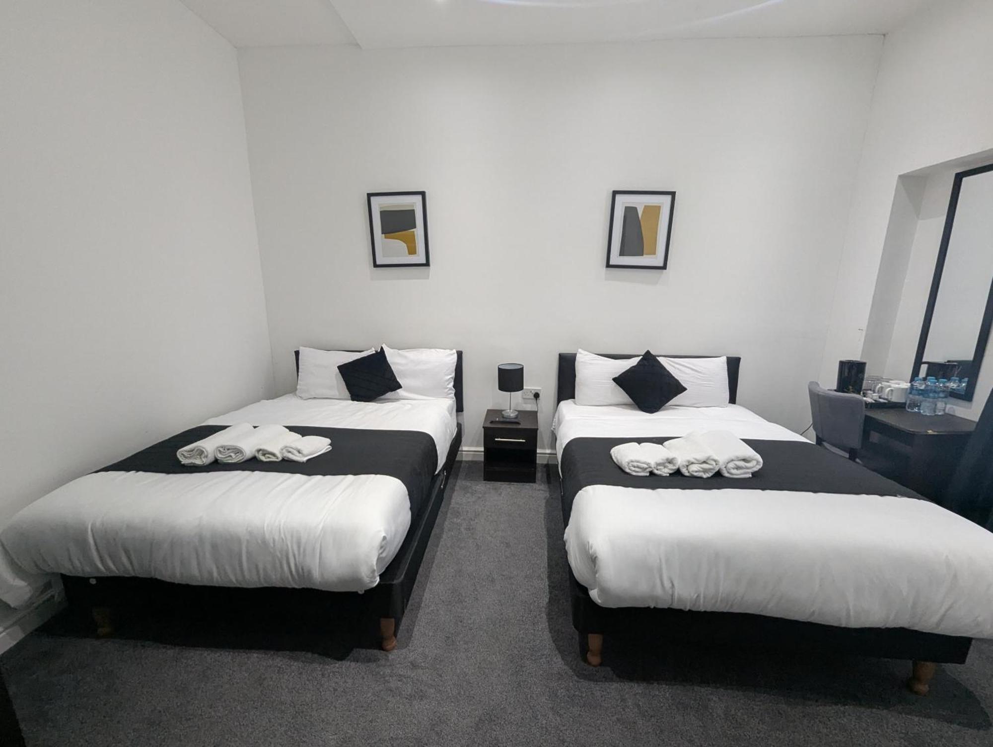הונסלו Oyo Firs Lodge London Heathrow מראה חיצוני תמונה