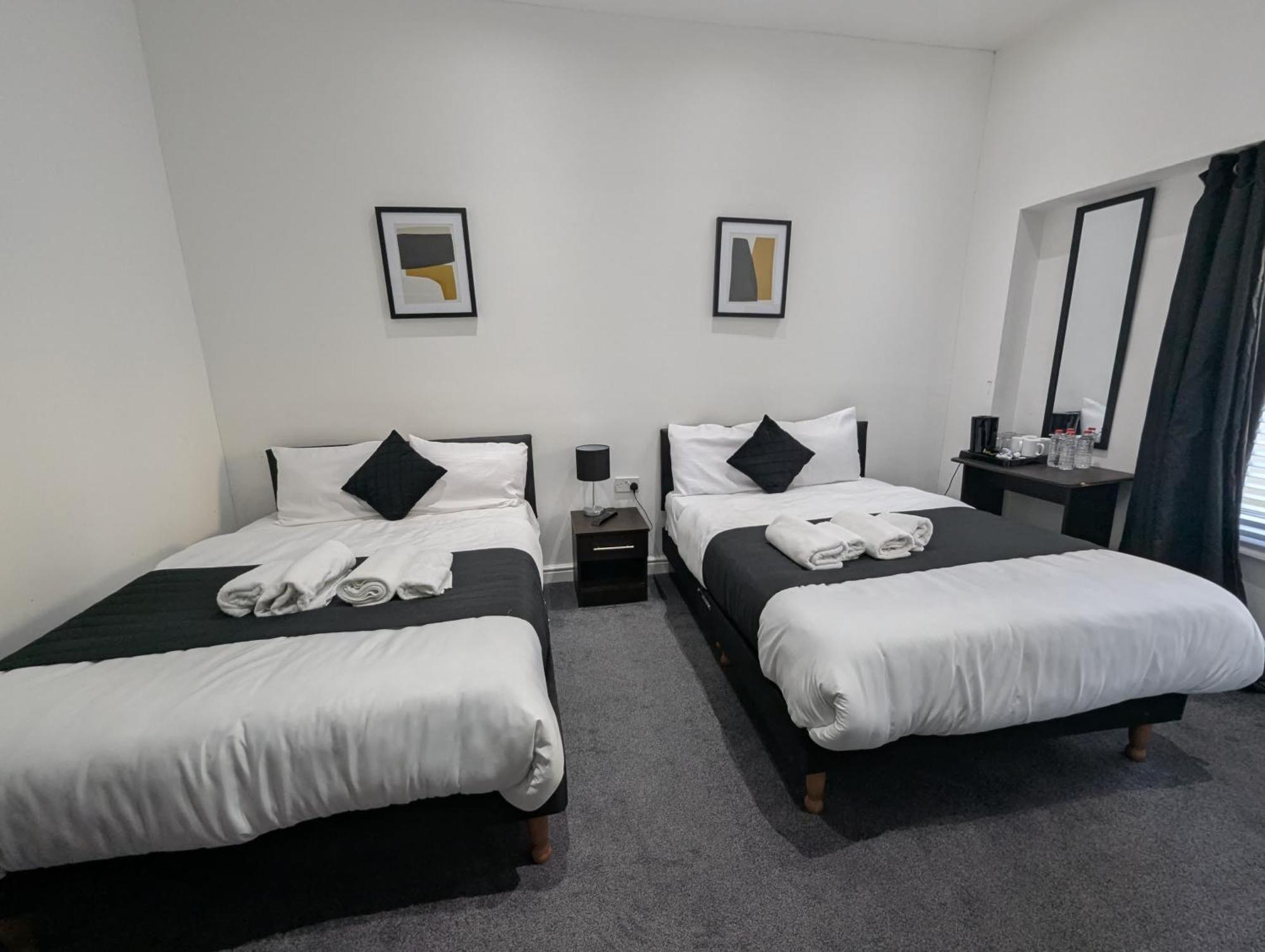 הונסלו Oyo Firs Lodge London Heathrow מראה חיצוני תמונה