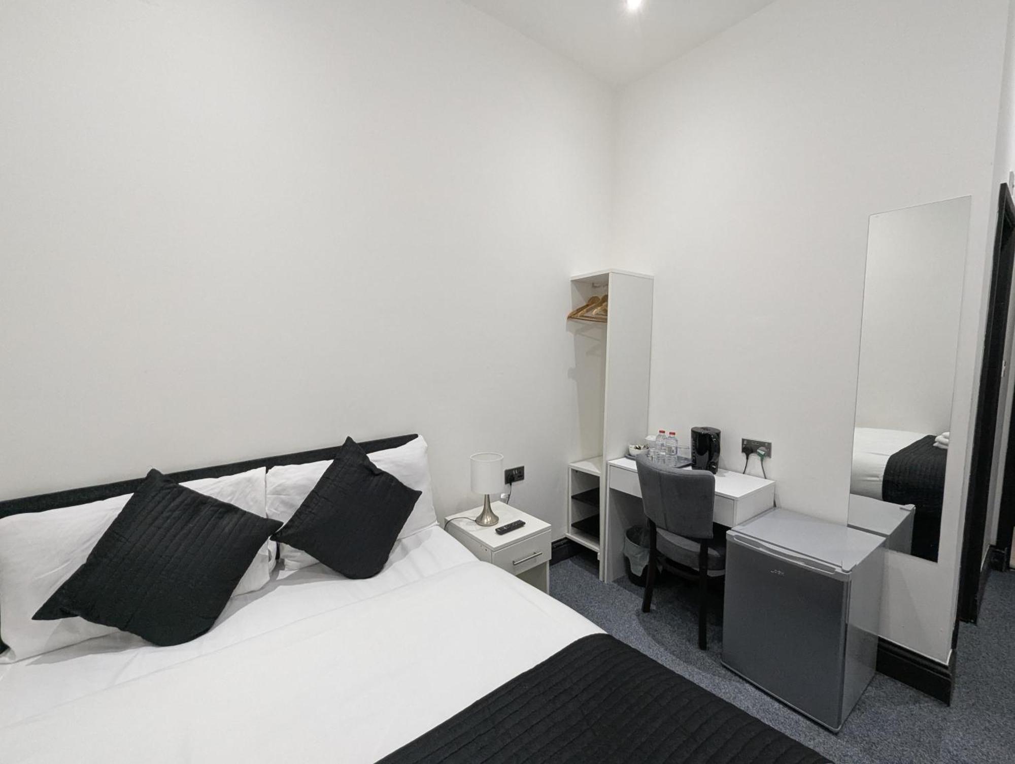 הונסלו Oyo Firs Lodge London Heathrow מראה חיצוני תמונה