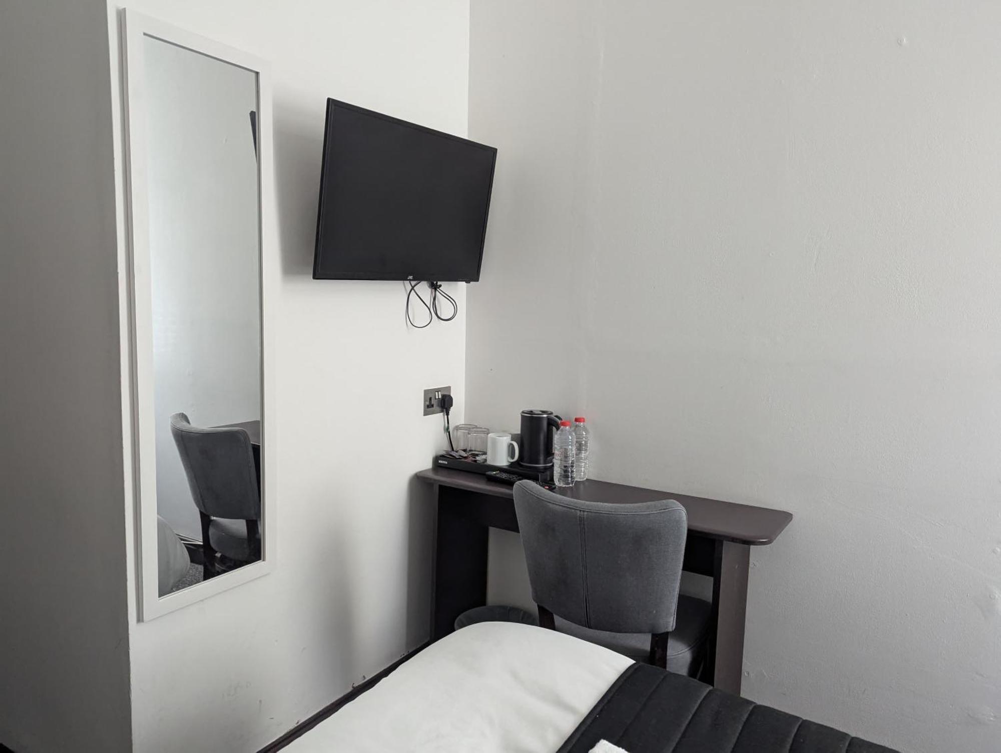 הונסלו Oyo Firs Lodge London Heathrow מראה חיצוני תמונה