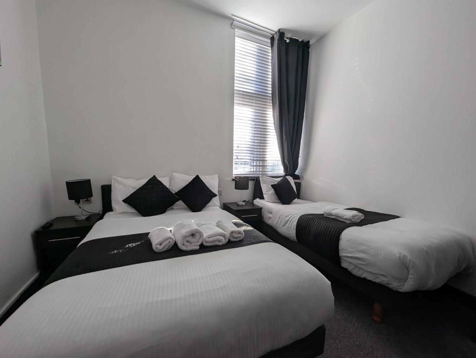 הונסלו Oyo Firs Lodge London Heathrow מראה חיצוני תמונה