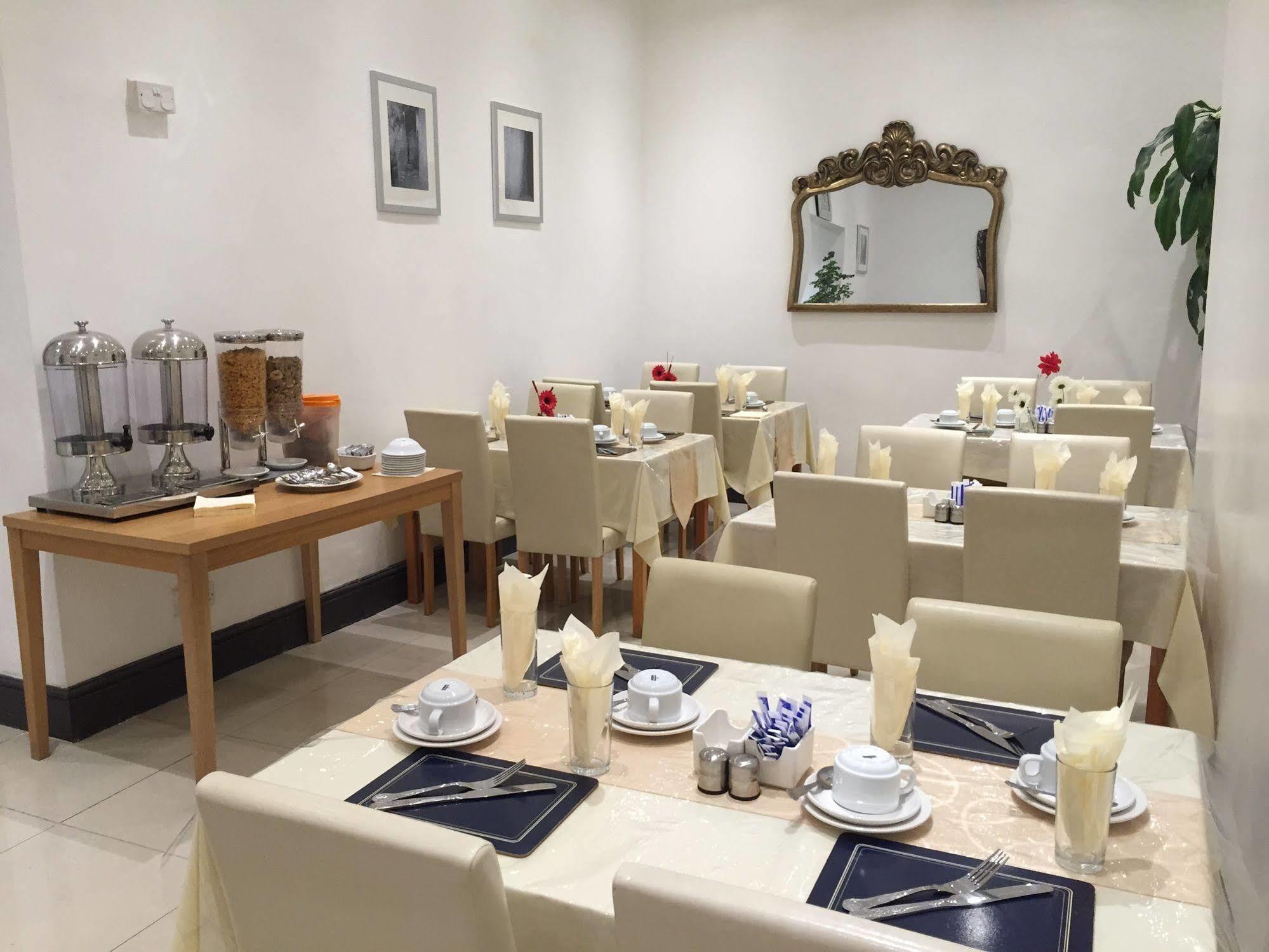 הונסלו Oyo Firs Lodge London Heathrow מראה חיצוני תמונה